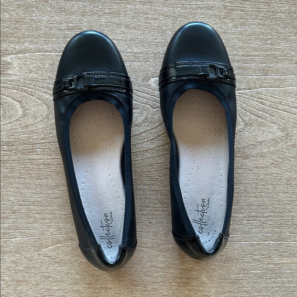 Clarks Ultimate Comfort Collection black flats
Worn once